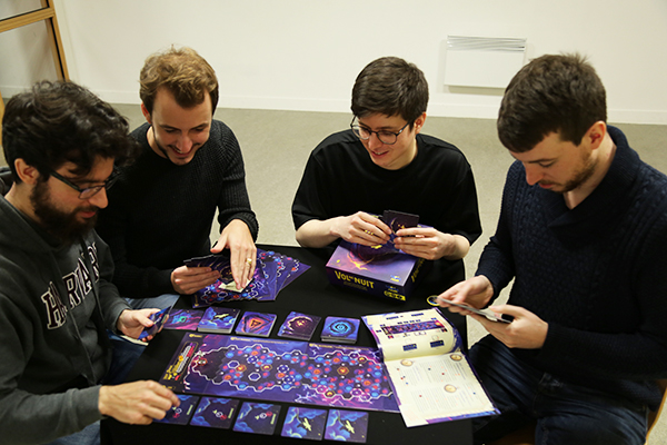 « Vol de nuit » : un jeu de plateau inspiré par Saint-Exupéry et signé par quatre Anciens d’e-artsup !