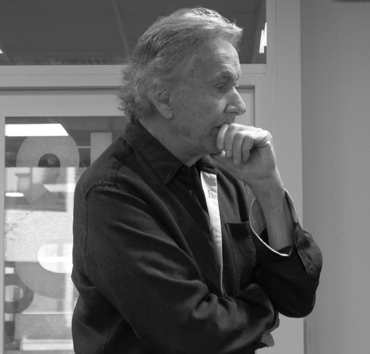 Portrait en noir et blanc de Bernar Vernet