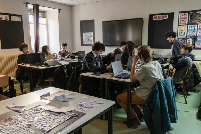 Article : Un workshop immersif : la création de jeux de plateau inspirés des classiques cinématographiques