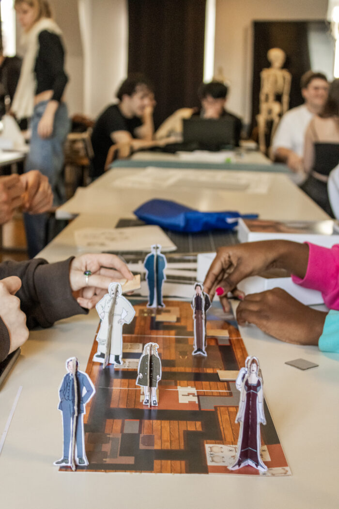 Article : Un workshop immersif : la création de jeux de plateau inspirés des classiques cinématographiques