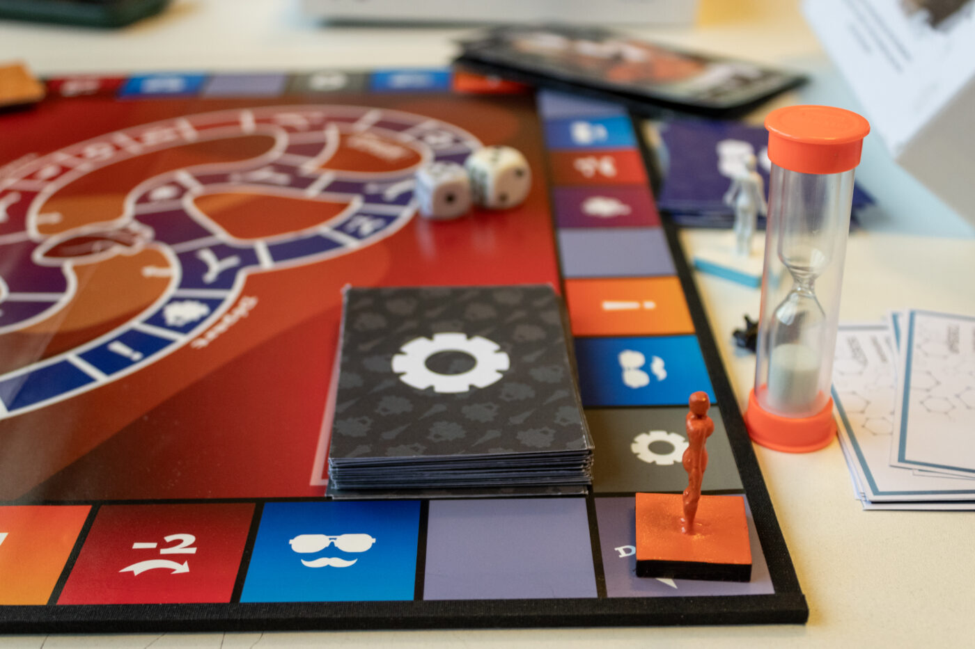 Article : Un workshop immersif : la création de jeux de plateau inspirés des classiques cinématographiques