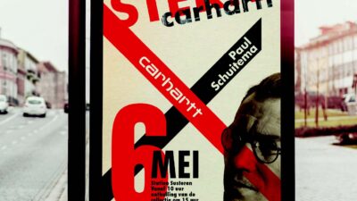 Affiche urbaine aux compositions géométriques rouges et noires annonçant un événement culturel, projet étudiant explorant la typographie, le graphisme éditorial et l’affichage publicitaire.
