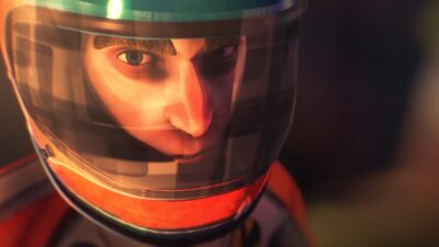 Gros plan sur le visage déterminé d’un pilote de moto derrière sa visière, rendu 3D cinématographique réalisé par des étudiants d’e-artsup.