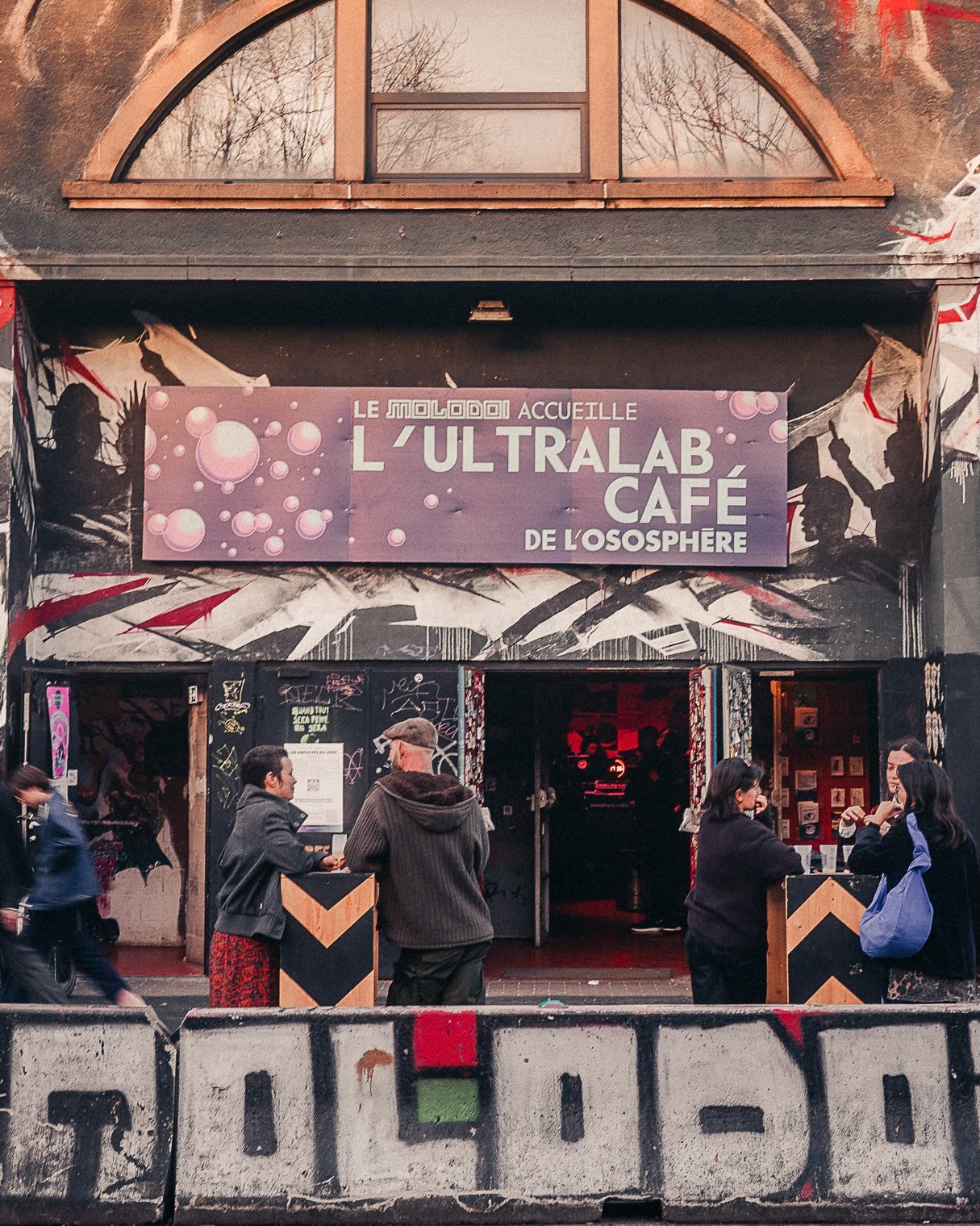 Façade du Molodoi , l'Ultralab café