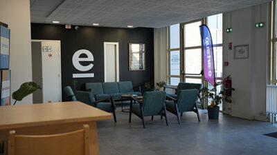 Hall d’accueil et espace lounge du campus e-artsup