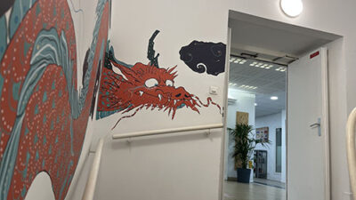Fresque murale illustrée dans les couloirs du campus e-artsup
