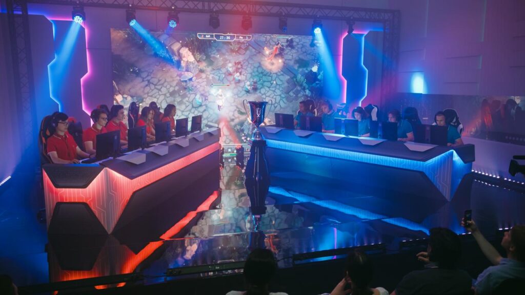 Compétition esport professionnelle avec équipes de joueurs gaming sur scène lors d’un tournoi de jeux vidéo.
