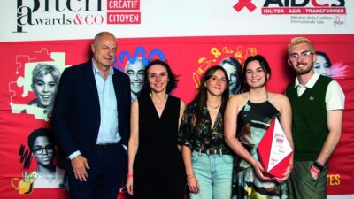 Équipe récompensée lors d'une cérémonie