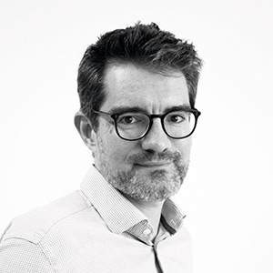 Portrait en noir et blanc de Nicolas Becqueret, Directeur Général de l'école e-artsup