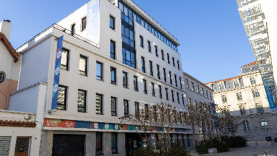 Vue extérieure du bâtiment du campus e-artsup Lyon en centre-ville