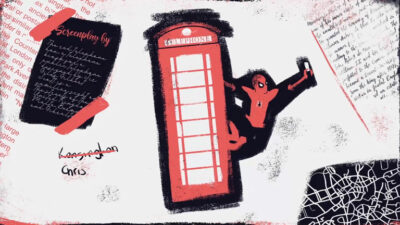 Illustration stylisée d’un personnage inspiré de Spider-Man grimpant sur une cabine téléphonique rouge londonienne, entouré de notes manuscrites et d’éléments graphiques rouges et noirs.