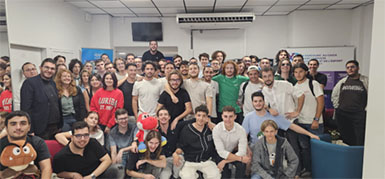 Photo de groupe des étudiants et intervenants lors d’un événement e-artsup
