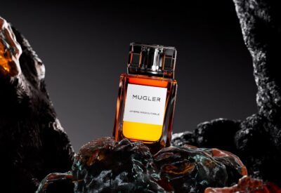 Création publicitaire de parfum Mugler Les Exceptions réalisée par des étudiants en 5e année motion design à e-artsup lors d’un workshop avec Publicis Luxe, mettant en scène le flacon Ambre Redoutable dans un univers sombre et minéral aux reflets ambrés.