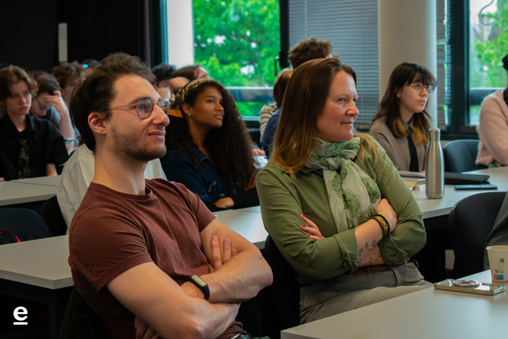 Les jurys d'e-artsup Strasbourg assistant aux soutenances du workshop créatif “Malraux féérique”.
