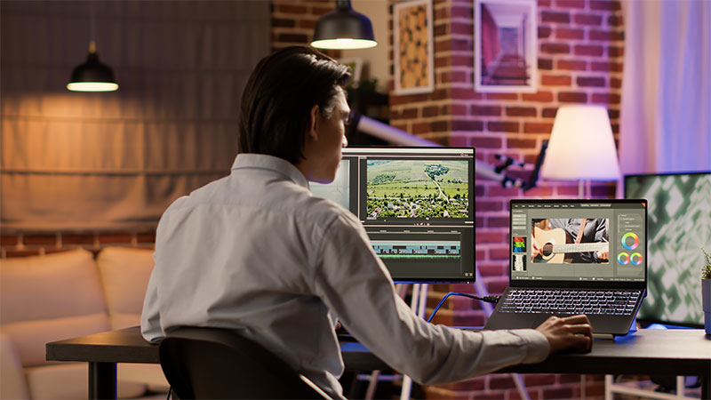 Personne qui travaille sur de la VFX