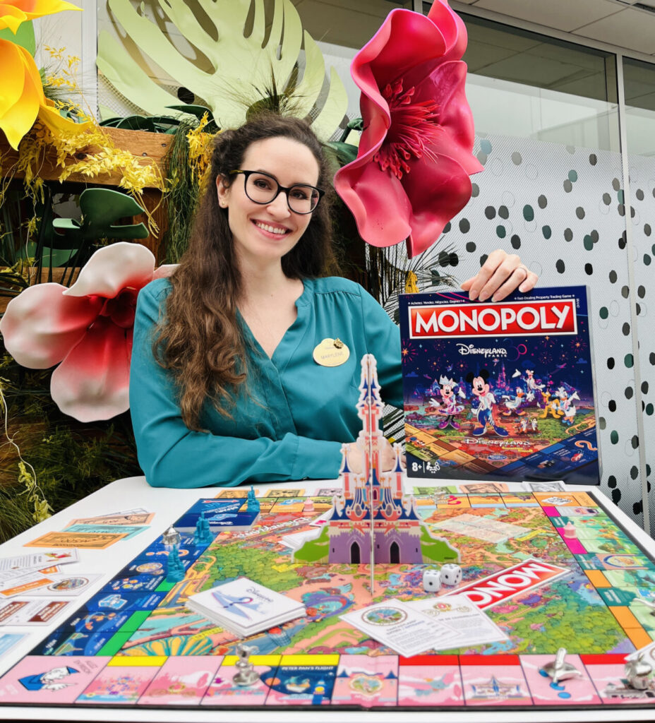 Marylène Pourcelot qui présente son Monopoly Disneyland Paris