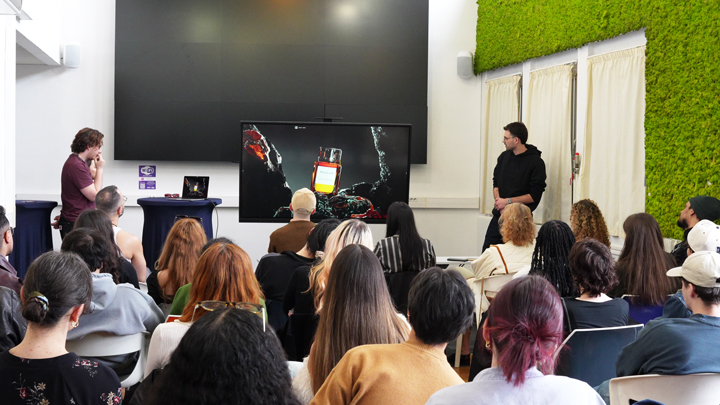Projection d’un projet publicitaire Mugler réalisé par les étudiants d’e-artsup Paris dans le cadre de la collaboration avec Publicis Luxe.
