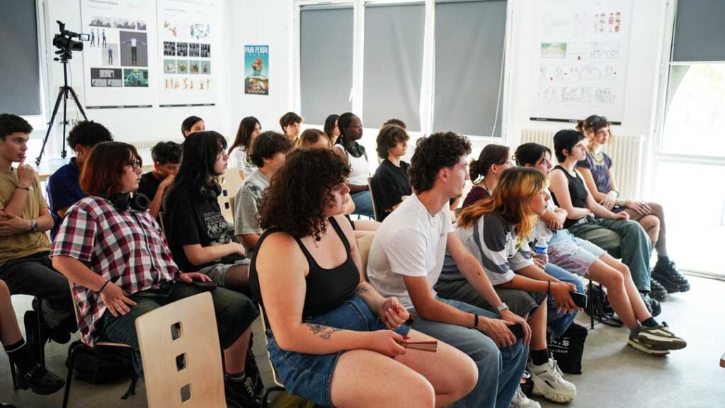Groupe d’élèves de seconde assistant à une présentation de projets d’animation et de jeu vidéo sur le campus e-artsup Montpellier.