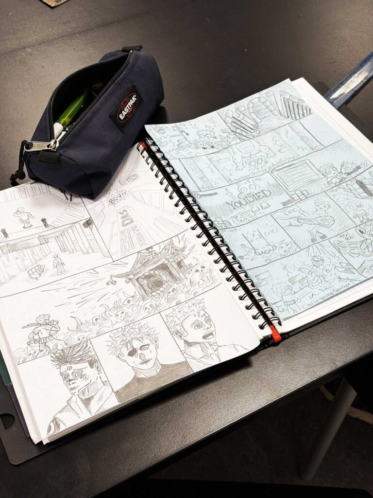 Carnet de croquis présentant des personnages, des cases de bande dessinée et des recherches narratives réalisées par un stagiaire à e-artsup Nantes.