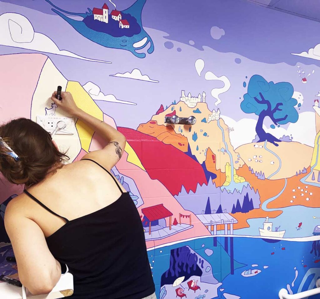 Mise en peinture du mur lors de la création de la fresque au CHU de Montpellier